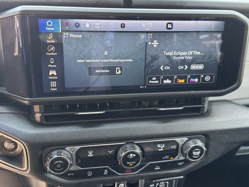 Used 2025 Jeep Gladiator Sport AWD/4WD image 27