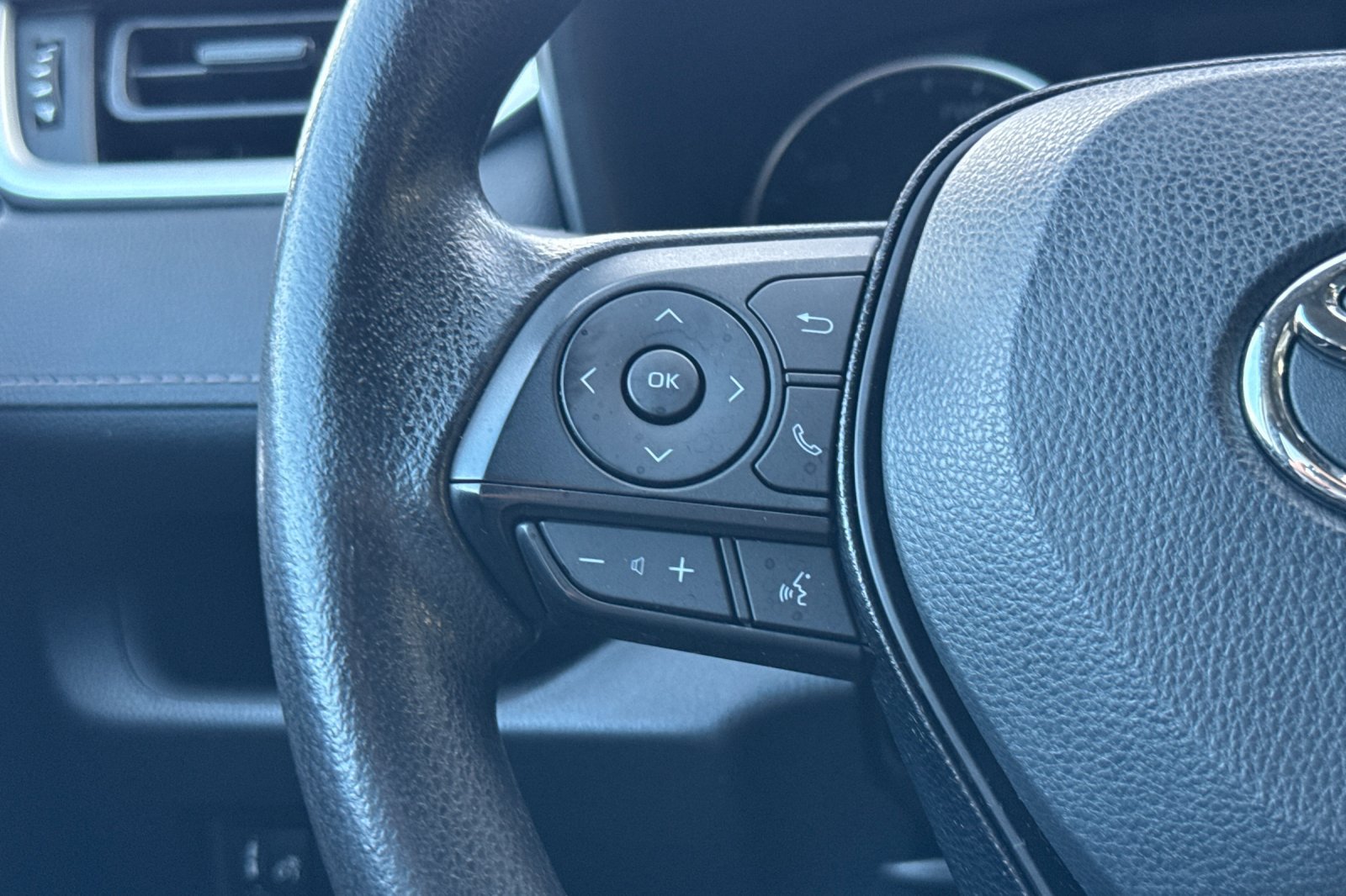 Certified 2021 Toyota RAV4 LE AWD/4WD image 28