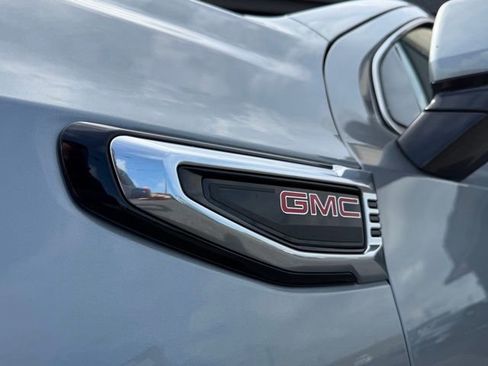 Used 2025 GMC Yukon Denali AWD/4WD image 24