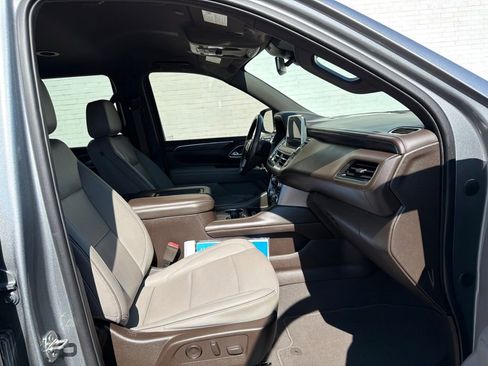 Used 2023 GMC Yukon SLT AWD/4WD image 14