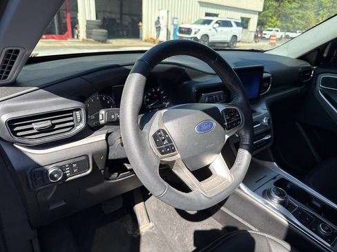 Used 2023 Ford Explorer XLT w/ Equipment Group 202A AWD/4WD image 11