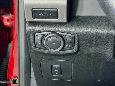 Used 2015 Ford F150 Platinum w/ Equipment Group 701A Luxury AWD/4WD image 10