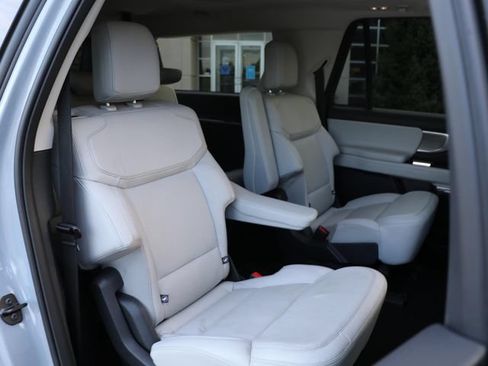 Used 2025 Ford Expedition Max Platinum w/ Driver's Package AWD/4WD image 14