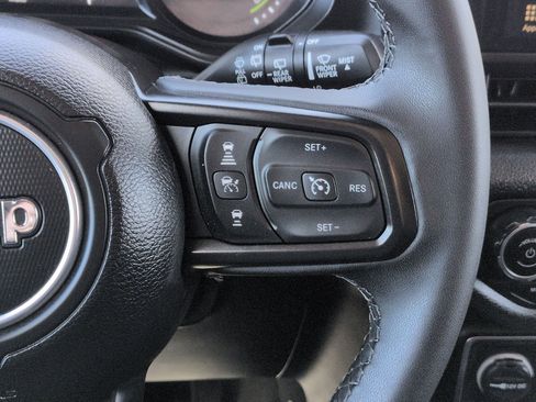 Used 2025 Jeep Wrangler Willys image 20