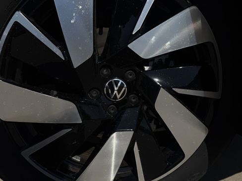 Used 2025 Volkswagen Atlas Cross Sport SEL image 10