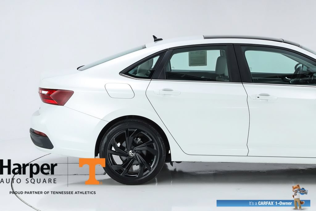 Used 2025 Volkswagen Jetta SE w/ Sunroof Package FWD image 11