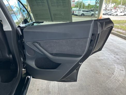 Used 2023 Tesla Model Y Long Range image 33