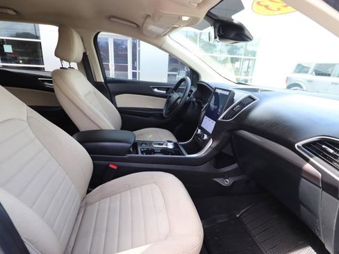 Certified 2023 Ford Edge SE w/ Black Appearance Package AWD/4WD image 12