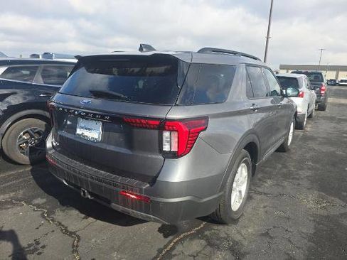 Used 2025 Ford Explorer Active w/ Active Comfort Package RWD image 4