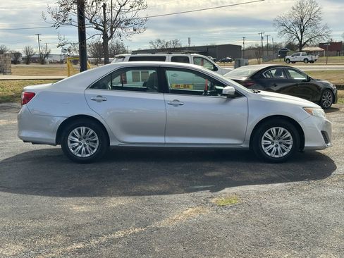 Used 2013 Toyota Camry L image 4