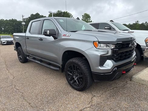 Used 2026 Chevrolet Silverado 1500 LT Trail Boss w/ LT Trail Boss Premium Package AWD/4WD image 2