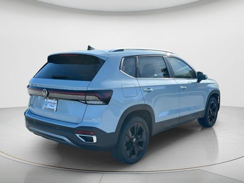 New 2026 Volkswagen Taos SE FWD image 5