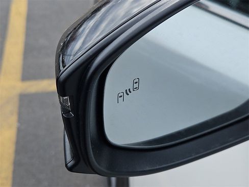 New 2025 Toyota Crown Signia image 6