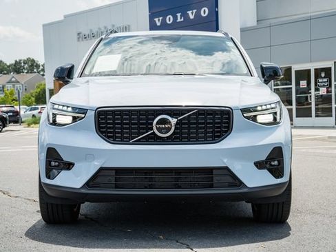Used 2026 Volvo XC40 B5 Plus AWD/4WD image 2