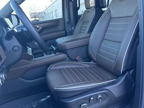 Used 2025 GMC Yukon Denali Ultimate w/ LPO, Floor Liner Package image 39