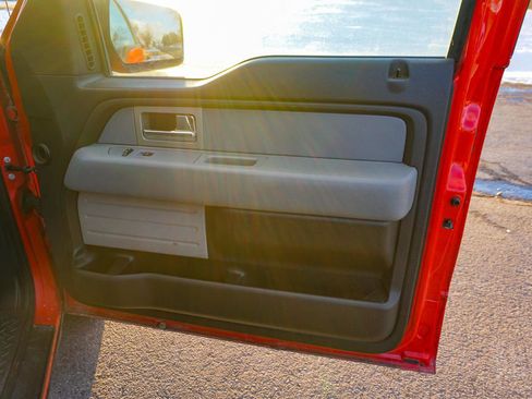 Used 2011 Ford F150 XLT image 23