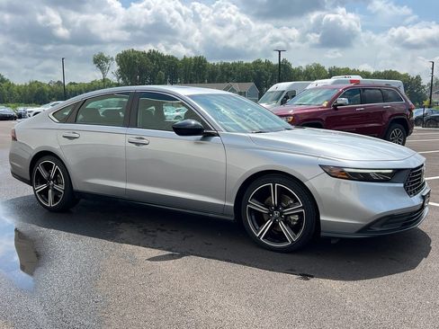 Used 2023 Honda Accord Sport image 2