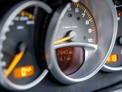 Used 2004 Porsche Carrera GT image 40