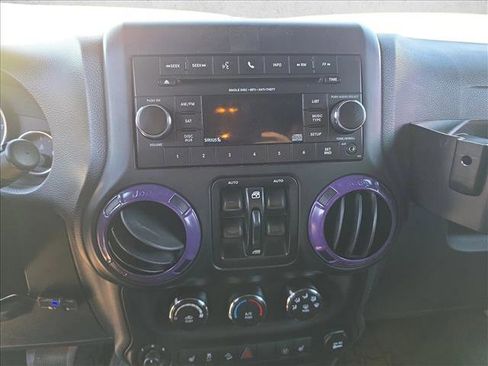 Used 2015 Jeep Wrangler Unlimited Rubicon w/ Connectivity Group image 14