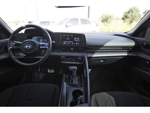 Certified 2025 Hyundai Elantra Sport FWD image 12