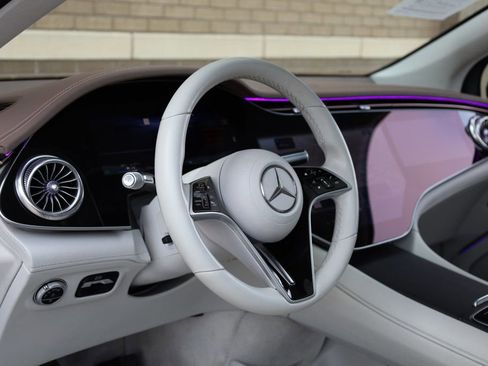 Used 2023 Mercedes-Benz EQS 580 4MATIC SUV image 15