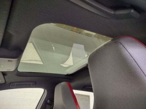 Certified 2022 Volkswagen GTI SE image 21