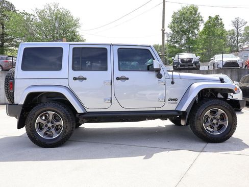 Used 2015 Jeep Wrangler Unlimited Sahara AWD/4WD image 8