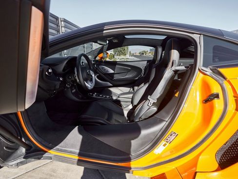 Used 2023 McLaren GT image 32