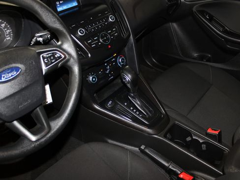 Used 2018 Ford Focus SE FWD image 14