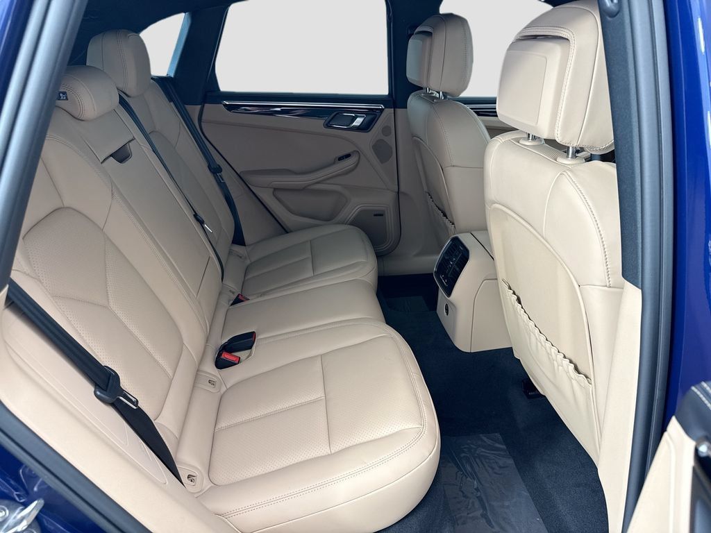 Used 2026 Porsche Macan AWD/4WD image 22