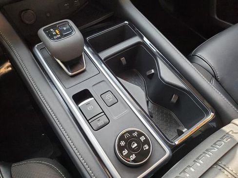 Certified 2025 Nissan Pathfinder SL image 20