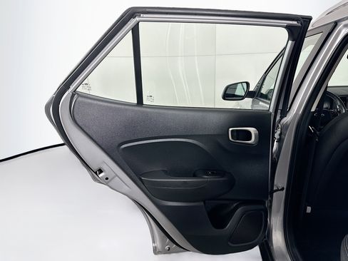 Used 2025 Hyundai Venue SEL FWD image 26