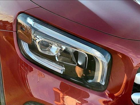 Used 2021 Mercedes-Benz GLB 250 4MATIC image 28