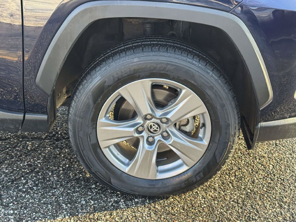 Used 2024 Toyota RAV4 XLE AWD/4WD image 9