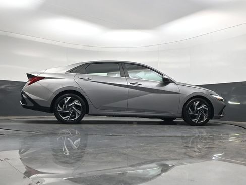 Used 2025 Hyundai Elantra Limited FWD image 37