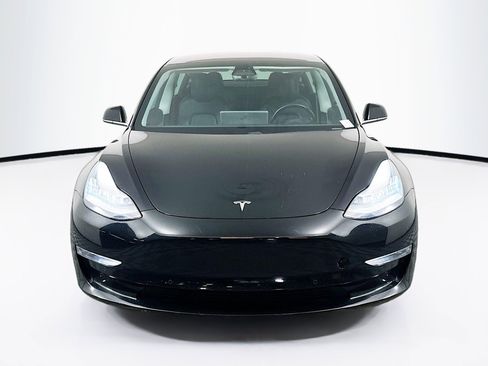 Used 2019 Tesla Model 3 Standard Range RWD image 2