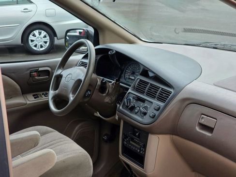 Used 1998 Toyota Sienna CE image 17