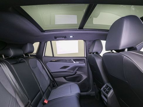 New 2026 Volkswagen Tiguan SE R-Line AWD/4WD image 19