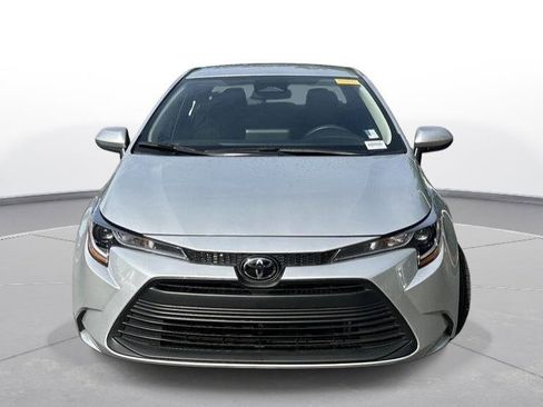 Certified 2025 Toyota Corolla LE FWD image 3