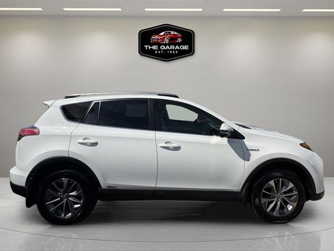 Used 2018 Toyota RAV4 LE Plus image 7