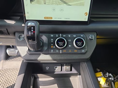 Used 2024 Land Rover Defender 110 Carpathian Edition image 29