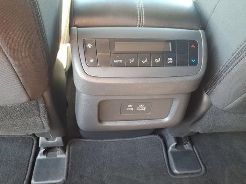 Used 2025 Nissan Pathfinder SV AWD/4WD image 17