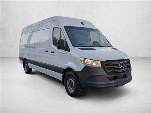 Used 2025 Mercedes-Benz Sprinter 2500 image 3