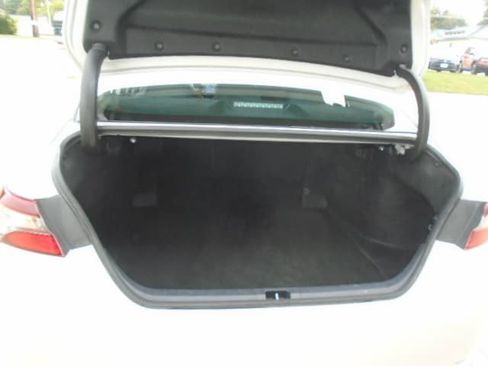 Used 2023 Toyota Camry SE image 6