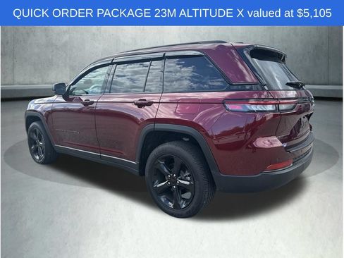 Used 2025 Jeep Grand Cherokee Altitude AWD/4WD image 4