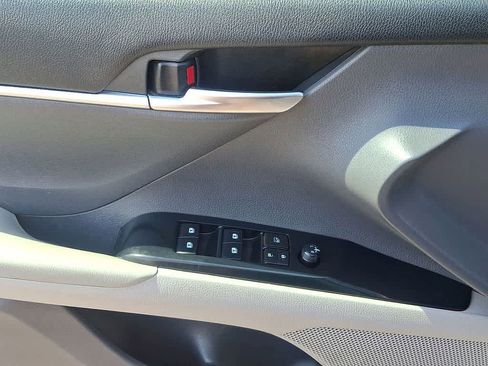 Used 2018 Toyota Camry LE FWD image 10