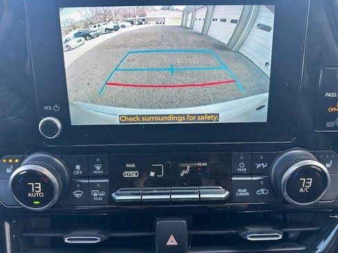 Used 2023 Toyota Highlander XLE FWD image 28