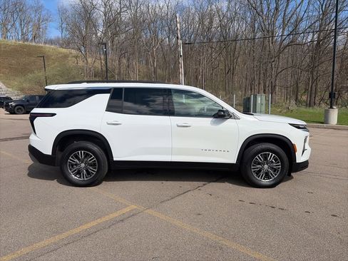 Used 2026 Chevrolet Traverse LT image 4