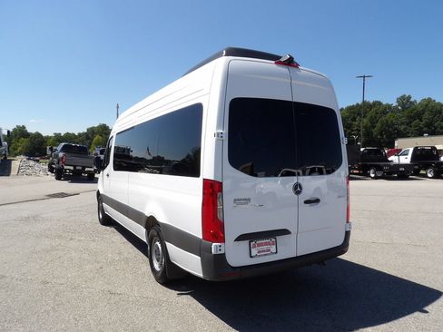 Used 2025 Mercedes-Benz Sprinter 2500 image 5