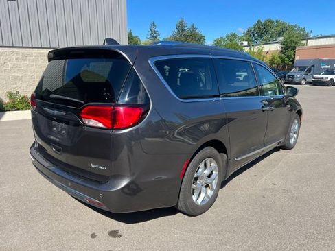 Used 2019 Chrysler Pacifica Limited FWD image 5